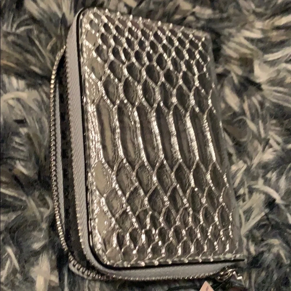 Victoria’s Secret small wallet, silver snakeskin - Picture 3 of 4